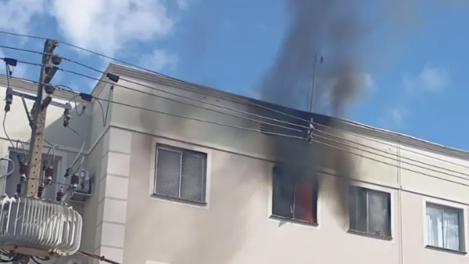Apartamento da cantora Patrícia, da dupla com Adriana, é atingido por incêndio na Capital