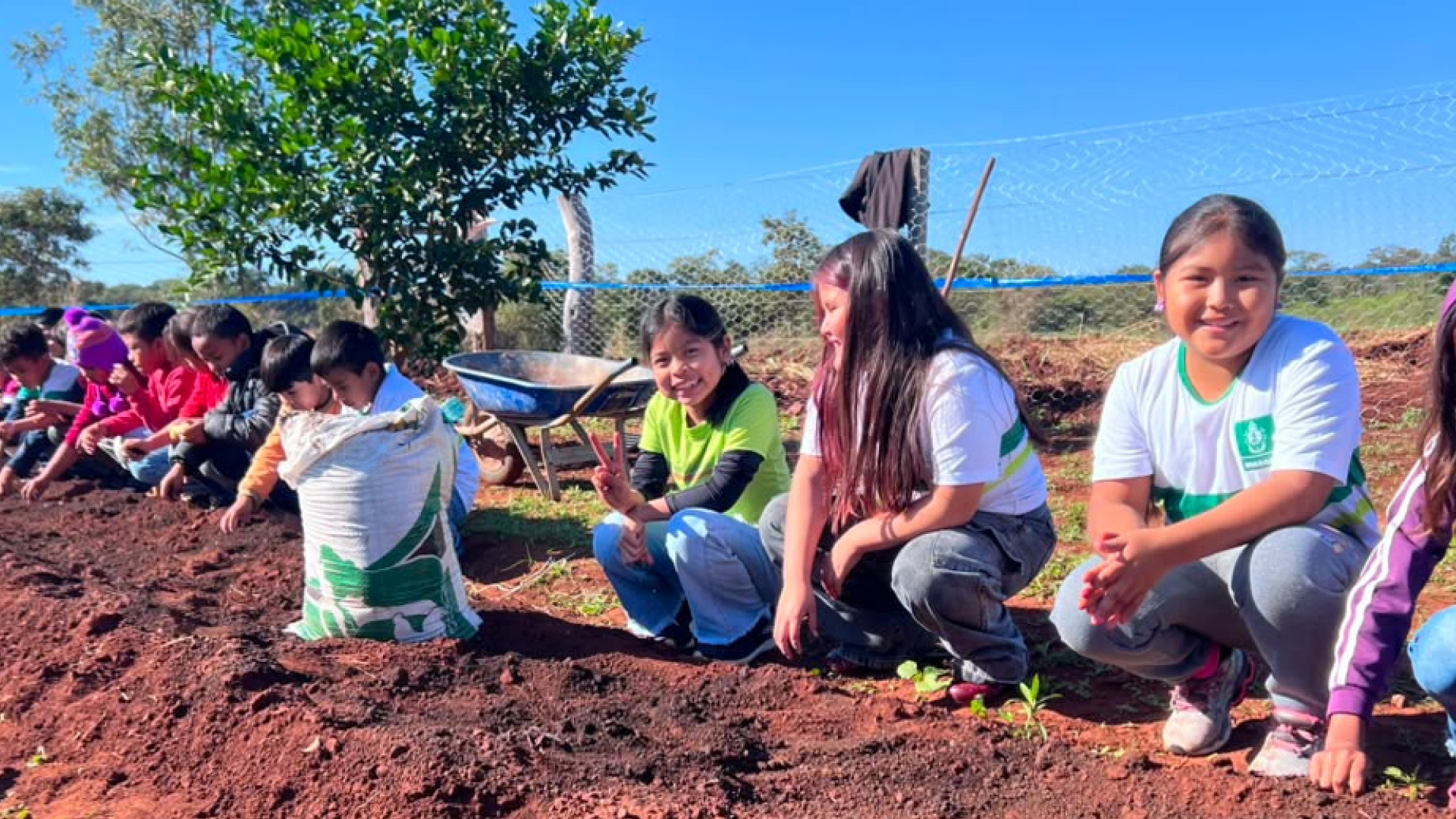 Horta escolar em Nioaque integra cultura indígena e alimentação saudável