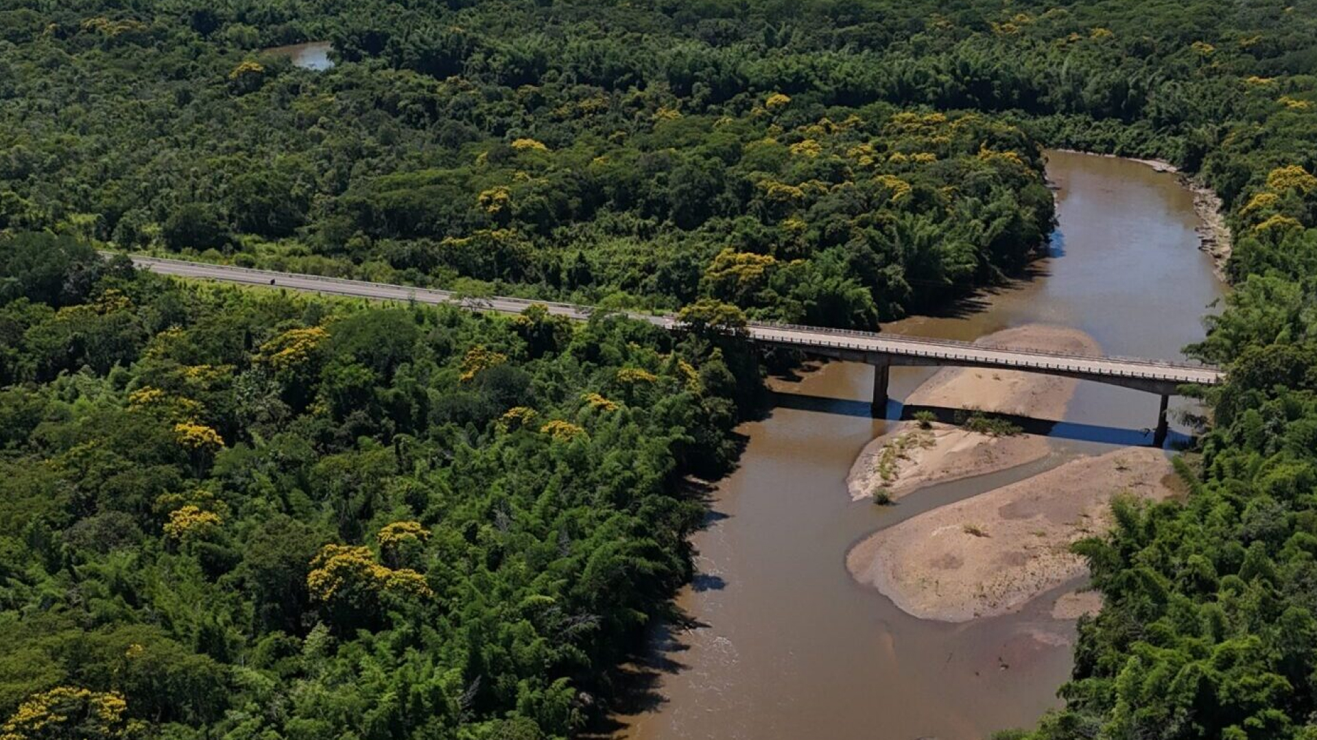 Agesul prorroga interdição total de ponte sobre o rio Miranda em Bonito