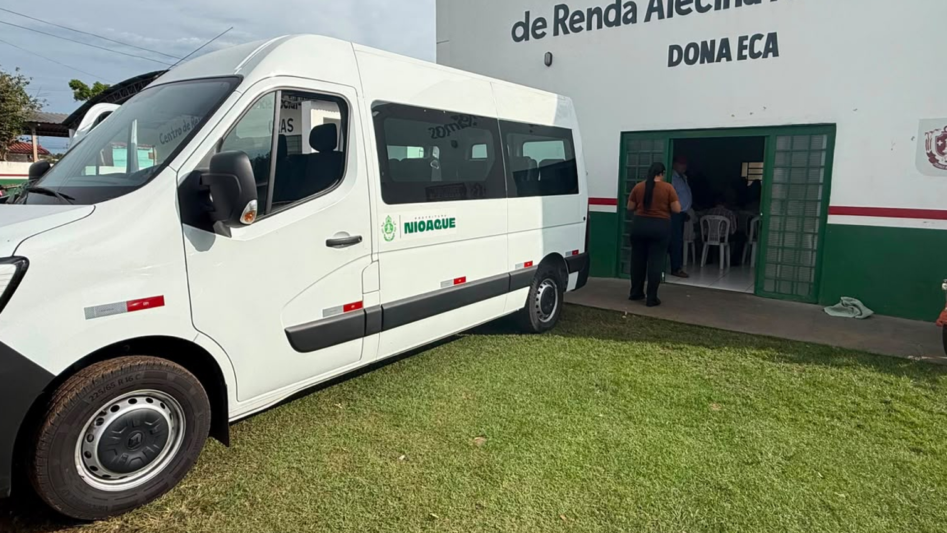 Prefeitura de Nioaque entrega van com acessibilidade para fortalecer o transporte dos idosos do Serviço de Convivência e Fortalecimento de Vínculos